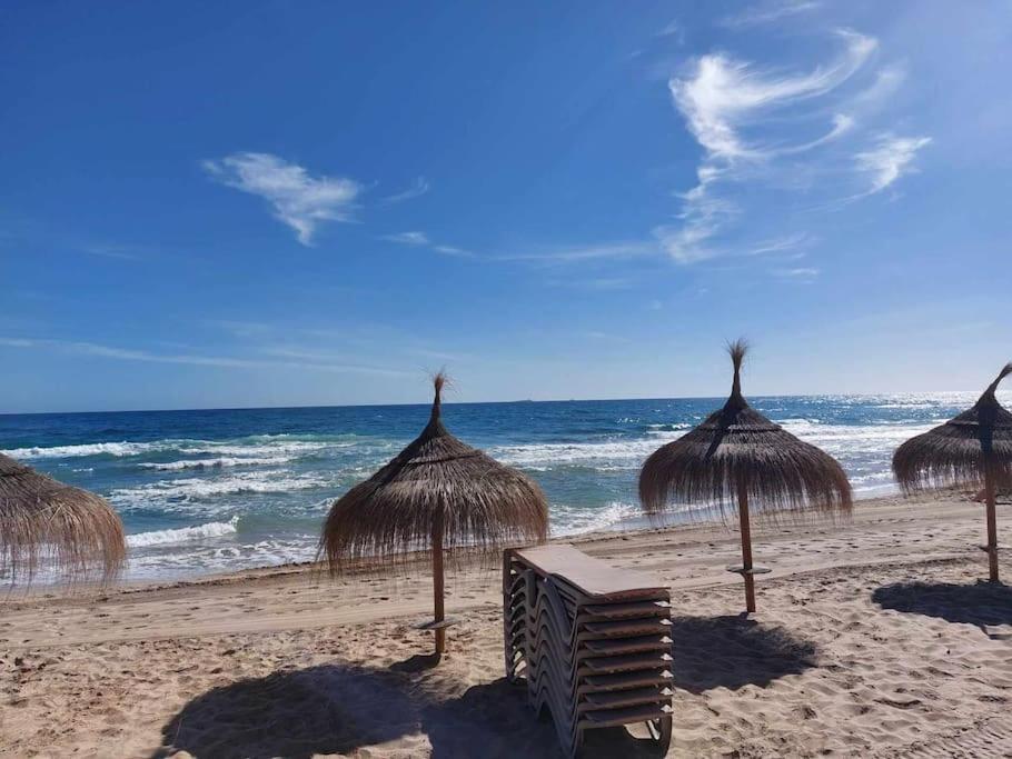 M&G Cozy Studio Apartment -Beachfront,Wifi,Aircon,Fullyequipped ラ・マンガ・デル・マール・メノール エクステリア 写真