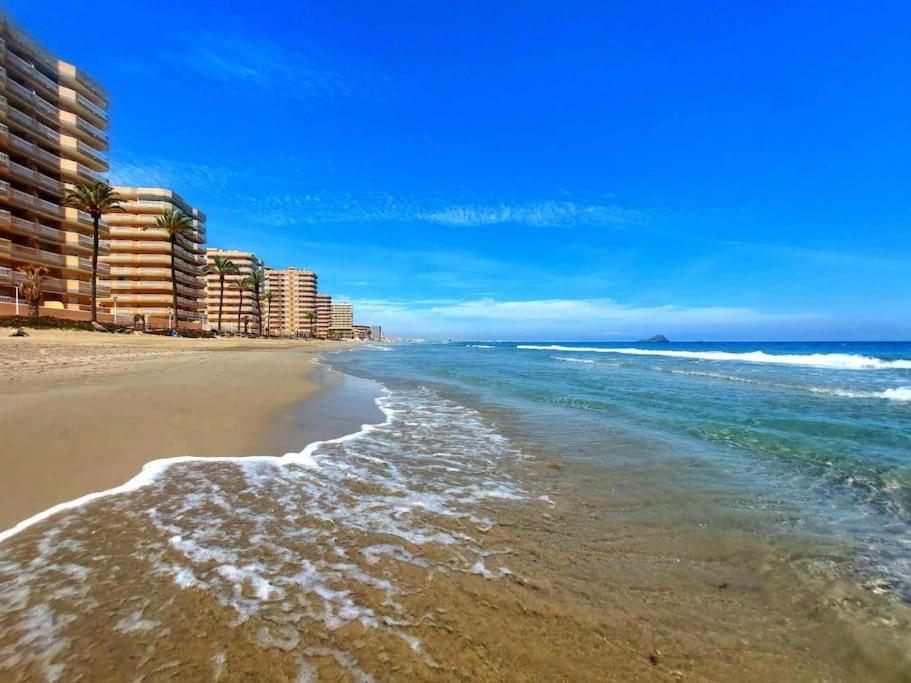 M&G Cozy Studio Apartment -Beachfront,Wifi,Aircon,Fullyequipped ラ・マンガ・デル・マール・メノール エクステリア 写真