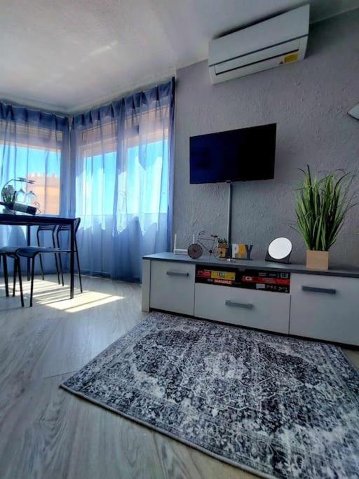 M&G Cozy Studio Apartment -Beachfront,Wifi,Aircon,Fullyequipped ラ・マンガ・デル・マール・メノール エクステリア 写真