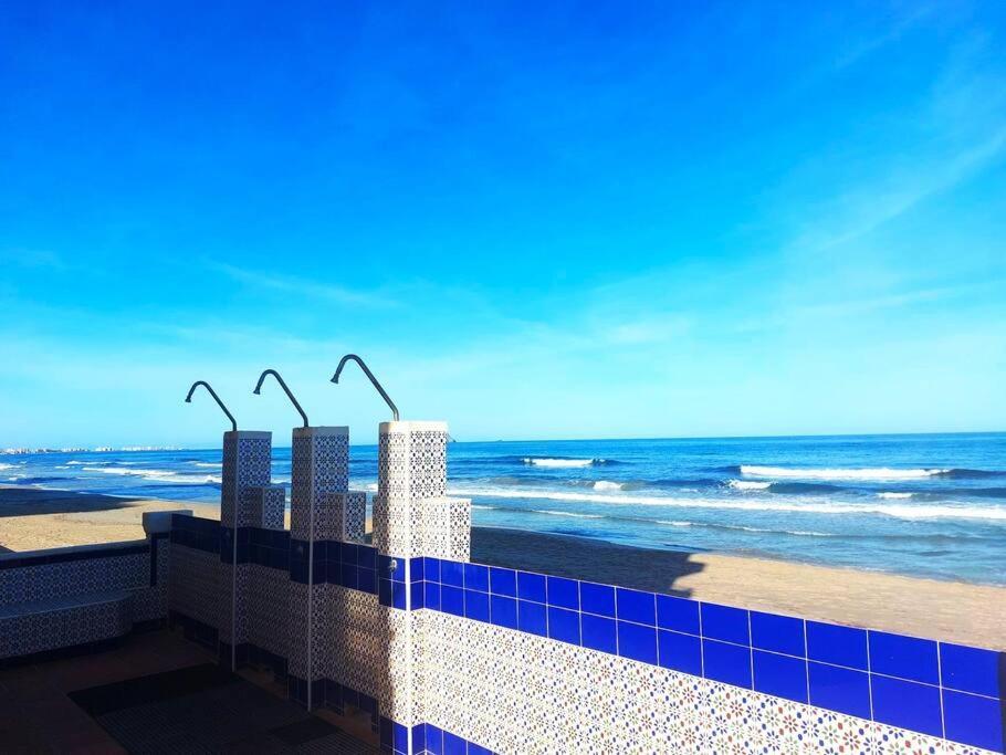 M&G Cozy Studio Apartment -Beachfront,Wifi,Aircon,Fullyequipped ラ・マンガ・デル・マール・メノール エクステリア 写真