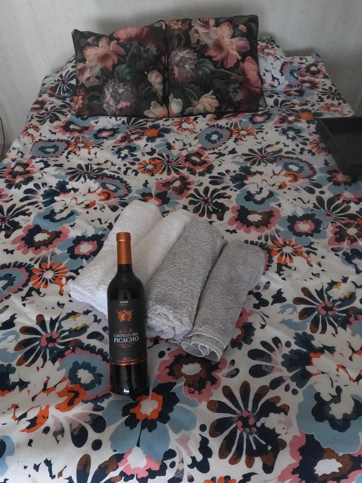 M&G Cozy Studio Apartment -Beachfront,Wifi,Aircon,Fullyequipped ラ・マンガ・デル・マール・メノール エクステリア 写真